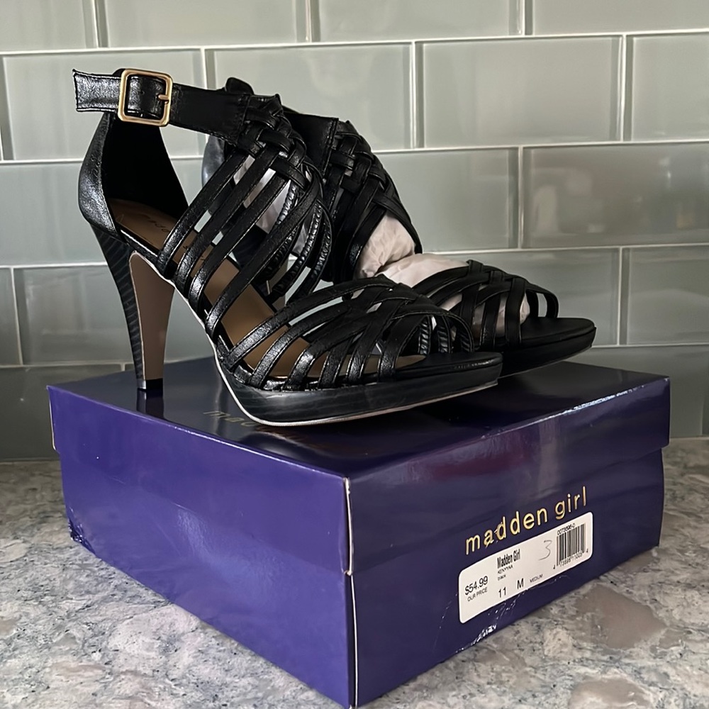 Madden Girl ‘KENNYYAA’ sandals